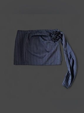 LIONESS HILLS MINI SKIRT NAVY PINSTRIPE size small